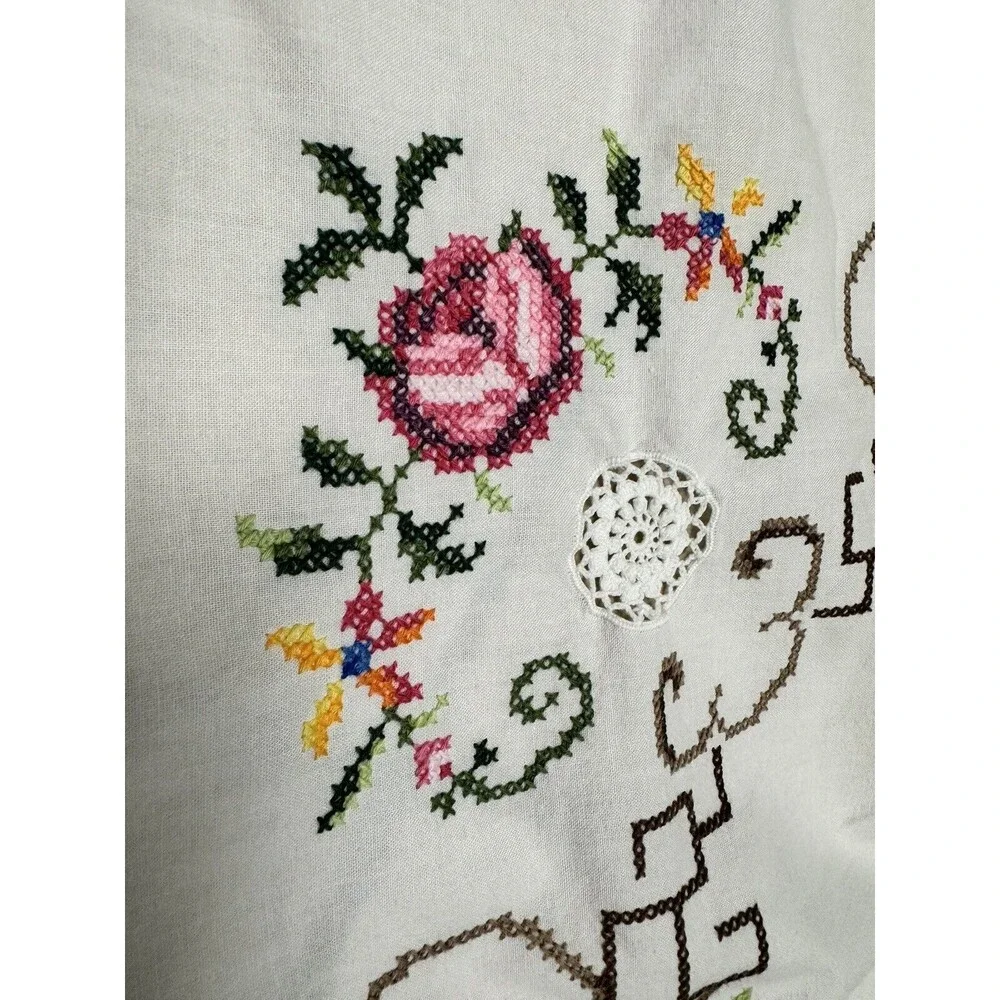 Vtg Linen Round Tablecloth White Embroidered Pink Flowers Cottage 61” Cottage